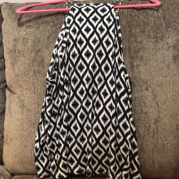 H and m black and white pattern tank. Size small - Picture 2 of 2
